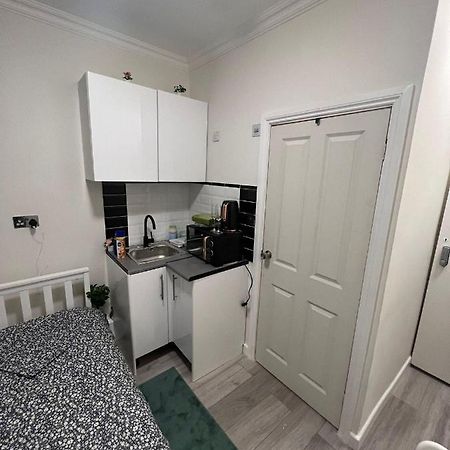 Lovely Apartment Close To Acton Central Station London Eksteriør bilde