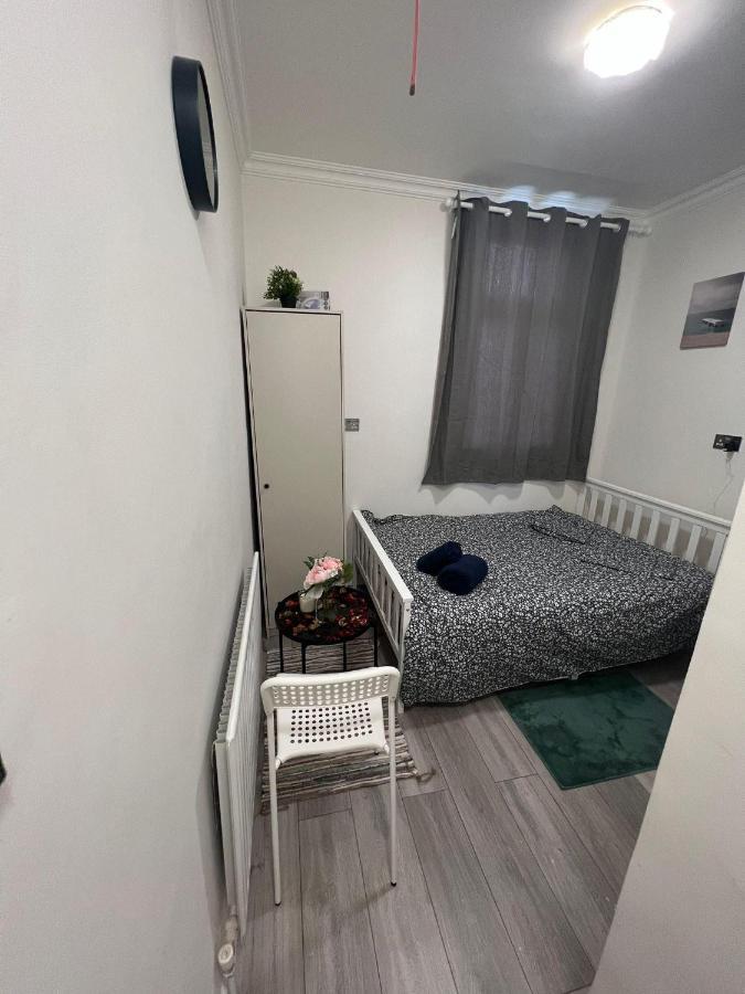 Lovely Apartment Close To Acton Central Station London Eksteriør bilde