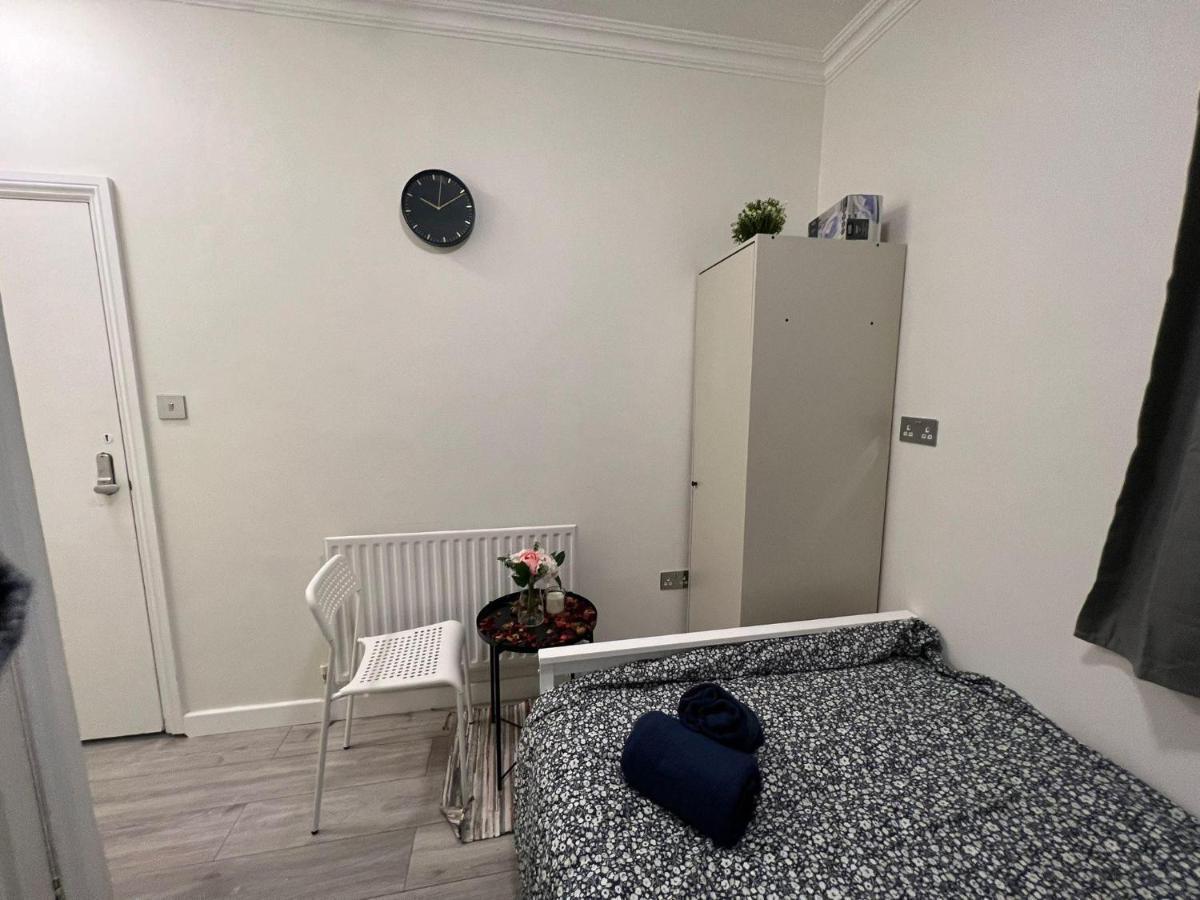 Lovely Apartment Close To Acton Central Station London Eksteriør bilde
