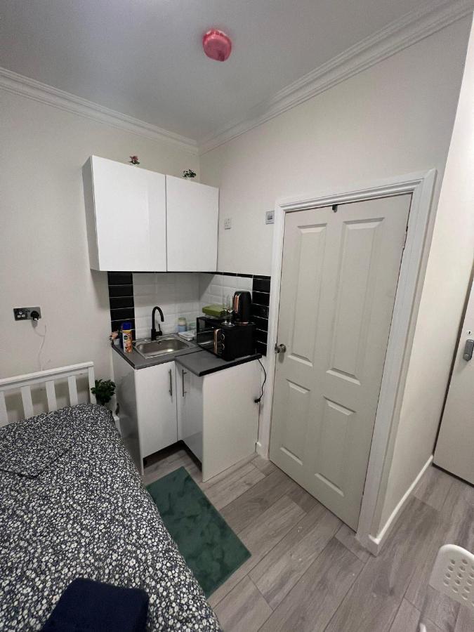 Lovely Apartment Close To Acton Central Station London Eksteriør bilde
